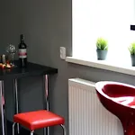 Modern Red إلفيف